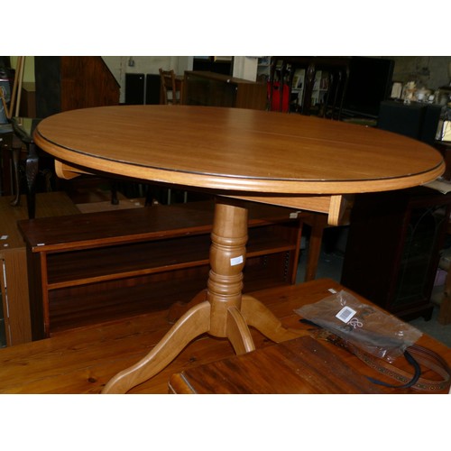 329 - CIRCULAR EXTENDING DINING TABLE