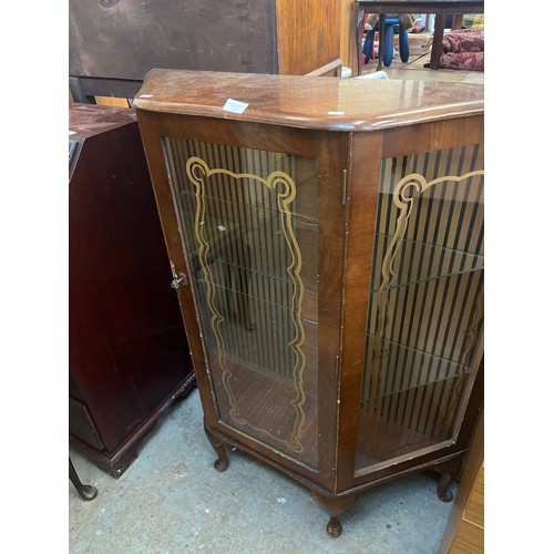 352 - VINTAGE WALNUT VENEERED GIN CABINET DISPLAY CABINET ON QUEEN ANNE LEGS