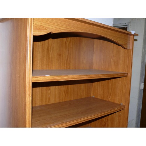 364 - REPRODUCTION 3 SHELF BOOKCASE