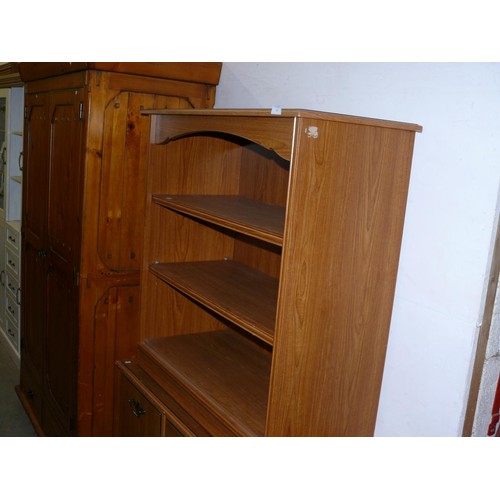 364 - REPRODUCTION 3 SHELF BOOKCASE