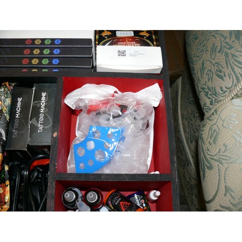 378 - LOVELY BOX WITH LIFT UP LID AND CONTENTS OF TATTOO EQUIPMENT GUNS, INKS, NEEDLES ETC