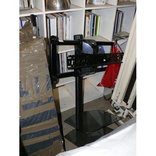 426 - LARGE HEAVY DUTY TV WALL MOUNT WITH GLASS SHELVES