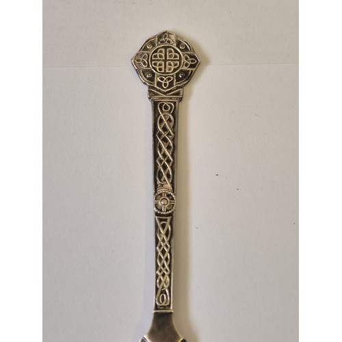 35 - A SOLID SILVER CELTIC SCOTTISH LETTER OPENER SHEFFIELD 1978 Cooper Brothers & Sons Ltd WEIGHT 25.06