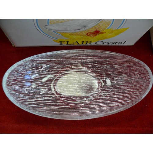 70 - 2 BOXES OF 20TH CENTURY RAVENHEAD GLASS COMPRISING 4 MELON DISHES AND 4 SIDE SALAD DISHES