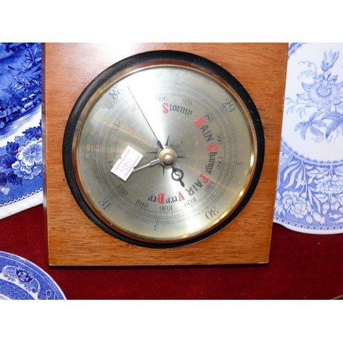 117 - MIXED LOT OF BLUE AND WHITE PLATES, REGENCY FINE ARTS LADY, BRASS BED WARMER AND WOODEN CASED BAROME... 