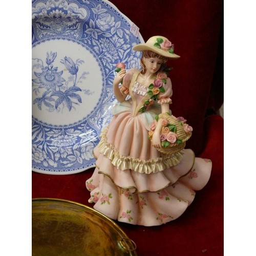 117 - MIXED LOT OF BLUE AND WHITE PLATES, REGENCY FINE ARTS LADY, BRASS BED WARMER AND WOODEN CASED BAROME... 