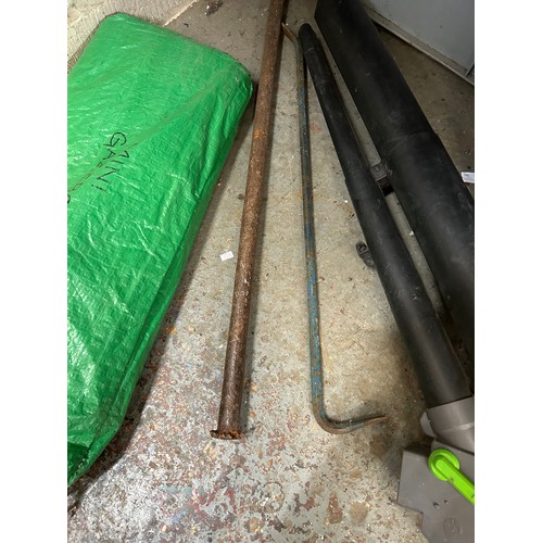 129 - A MINI GAZEBO IN BAG TOGETHER WITH A CROW BAR AND LARGE METAL PIN TOOL