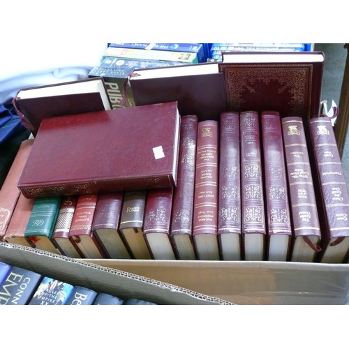 207 - BOX OF HARDBACK BOOKS - CLASSIC NOVELS & READERS DIGEST CONDENSED BOOKS
