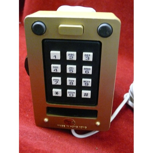 218 - POPEYE AND BANANA TELEPHONES