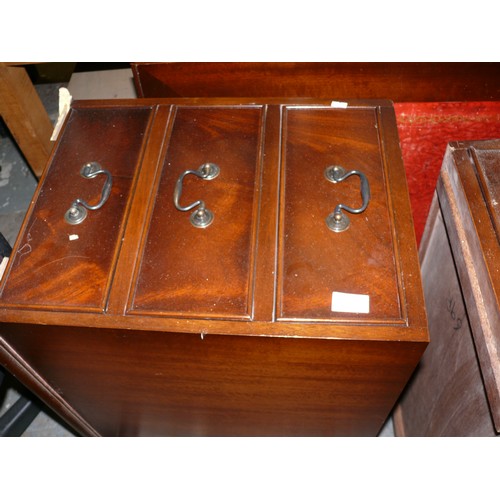 310 - LARGE LEATHER TOPPED TWIN PEDESTAL DESK PLUS A SWIVEL CHAIR