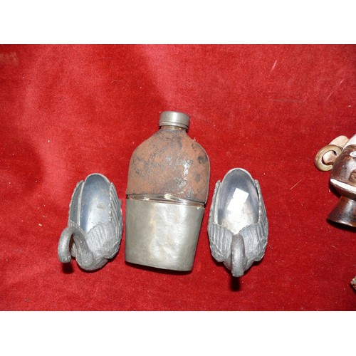 172 - COLLECTION OF INTERESTING METAL WARES - EPNS NAKPIN RINGS, 2 PEWTER SWANS, VINTAGE DRAWER HANDLES,  ... 