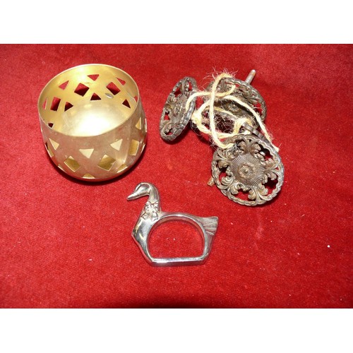 172 - COLLECTION OF INTERESTING METAL WARES - EPNS NAKPIN RINGS, 2 PEWTER SWANS, VINTAGE DRAWER HANDLES,  ... 
