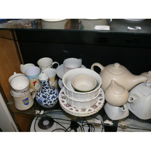 349 - 2 SHELVES OF GOOD QUALITY CHINA TO INCLUDE ROYAL WORCESTER, HORNSEA, WEDGWOOD, BRISTOL POTTERY ETC