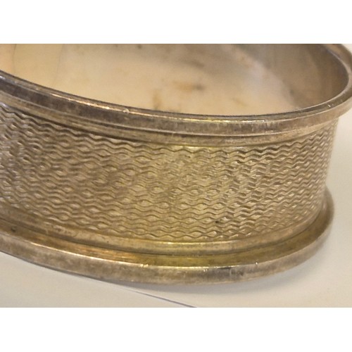 18 - A PAIR OF SILVER NAPKIN RINGS BIRMINGHAM 1981 BY W I Broadway & Co