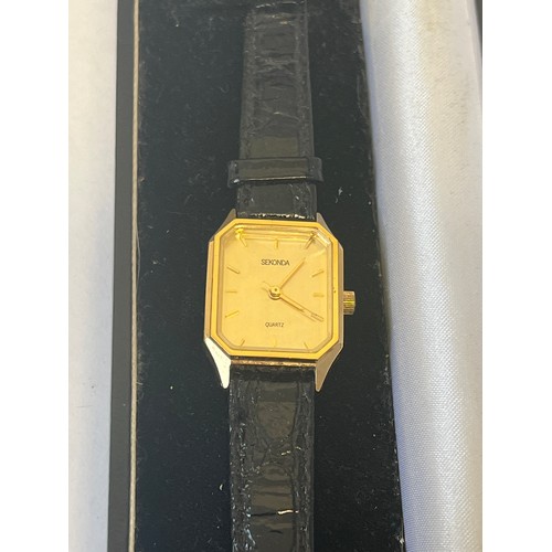 16 - A SEKONDA WRIST WATCH BOXED