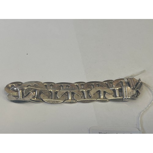 24 - A VERY HEAVY CHUNKY SOLID SILVER 9 INCH BRACELET ITALIAN MADE WEIGHT 51.80