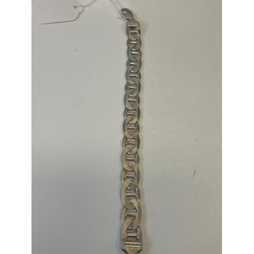 24 - A VERY HEAVY CHUNKY SOLID SILVER 9 INCH BRACELET ITALIAN MADE WEIGHT 51.80