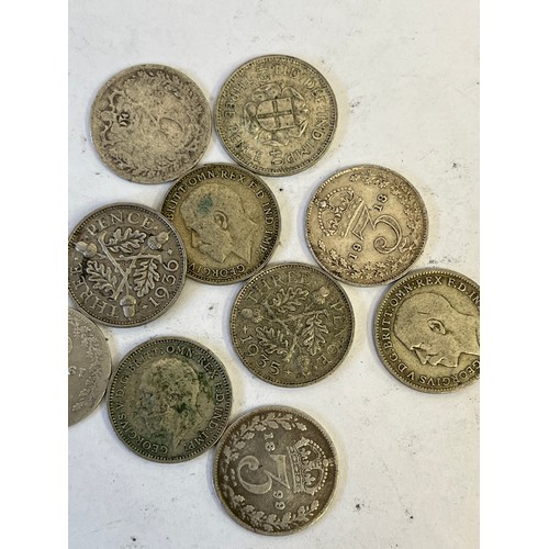 40 - A MIX OF 5 HALFCROWNS AND 24 X 3 PENCE COINS WEIGHT 95GR VICTORIAN AND GEORGE