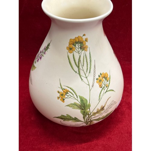 5 - A POOLE POTTERY VASE 8.5 INCHES COUNTRY LANE PATTERN