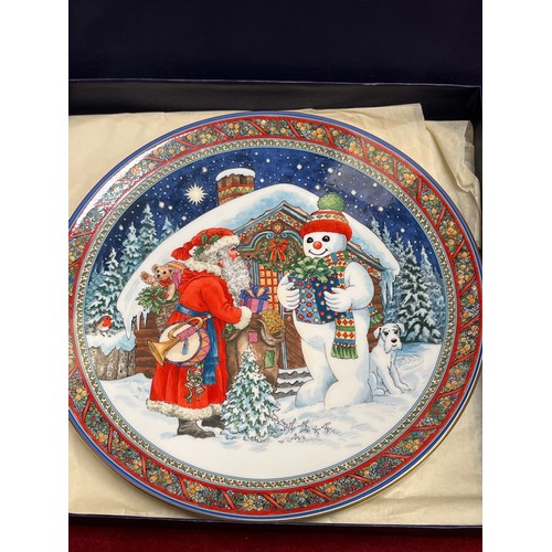 49 - ROYAL WORCHESTER CHRISTMAS PLATE BOXED