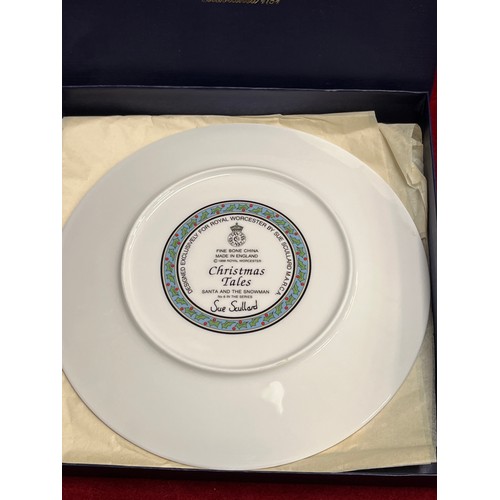 49 - ROYAL WORCHESTER CHRISTMAS PLATE BOXED