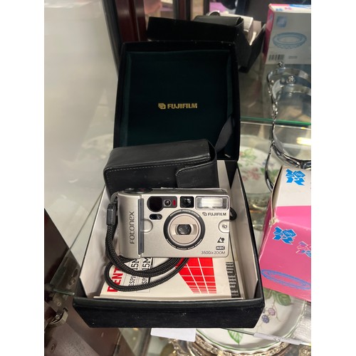 56 - A SOUVENIR OF THE 2012 OLYMPICS IN LONDON A COPY OF THE STADIUM WITH SILVER PLAQUE PLUS A FUJIFILM D... 