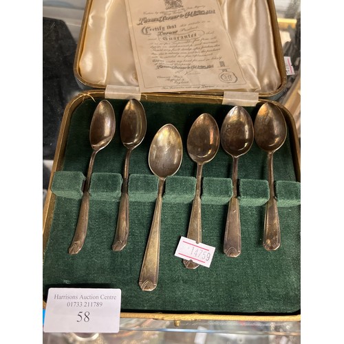 58 - A BOXED SET OF 6 SILVER TEA SPOONS SHEFFIELD 1933 BY FRANK COBB & Co Ltd