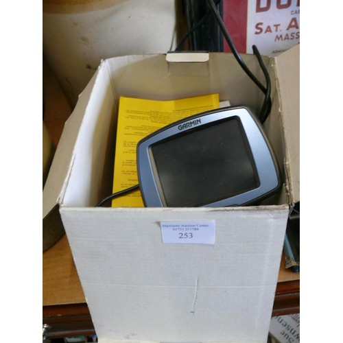 253 - GARMIN STREET PILOT SAT NAV WITH ORIGINAL BOX