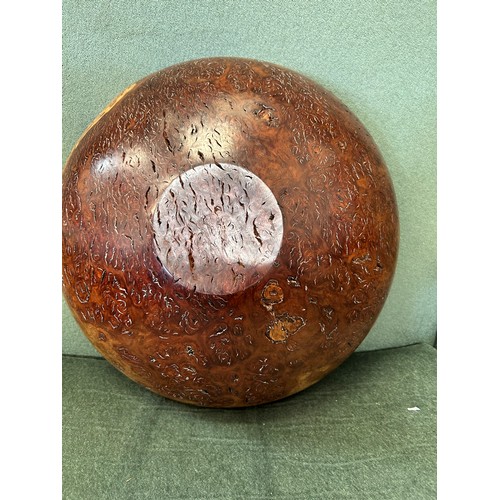6 - A LARGE & HEAVY TURNED WOOD BURR WALNUT BOWL - 33CM DIA