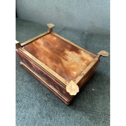 12 - VINTAGE ITALIAN ONYX JEWELLERY TRINKET BOX ON BRASS LION PAW FEET