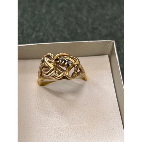 14 - A MOST ATTRACTIVE 18CT GOLD RING IN ART NOUVEAU STYLE SET WITH 2 SAPPHIRES (SHOULD BE 3 BUT NOT NOTI... 