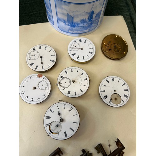 28 - VARIOUS ANTIQUE POCKET WATCH MOVEMENTS AND KEYS