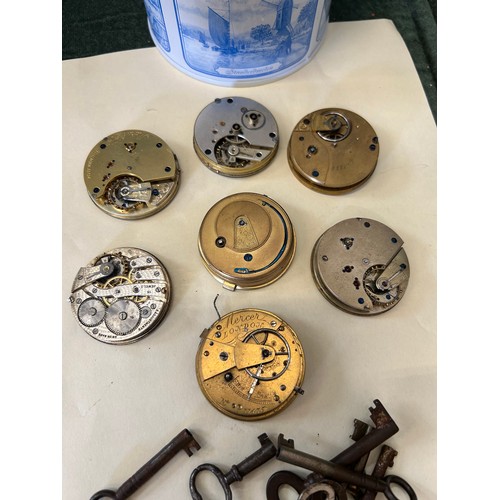 28 - VARIOUS ANTIQUE POCKET WATCH MOVEMENTS AND KEYS