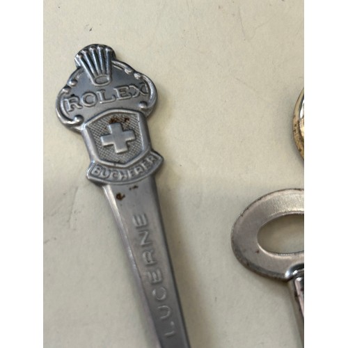30 - INTERESTING VINTAGE LOT TO INCLUDE A ROLEX SOUVENIR SPOON  - LUCERNE BUCHERER OF SWITZERLAND, A QUEE... 
