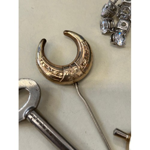 30 - INTERESTING VINTAGE LOT TO INCLUDE A ROLEX SOUVENIR SPOON  - LUCERNE BUCHERER OF SWITZERLAND, A QUEE... 