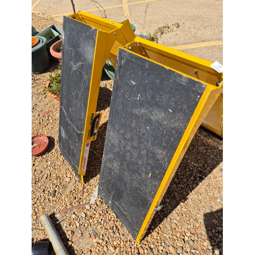 452 - A PAIR OF FOLDING RAMPS 'PORTARAMP'