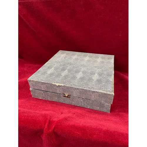 45 - Good quality boxed vintage 'Tiger Onix’ smokers set, including table lighter, cigarette box and two ... 