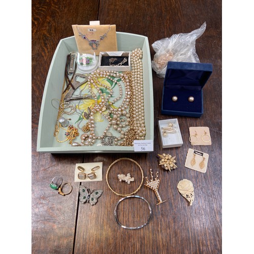 56 - Tray of vintage costume jewellery and dressing table bits and pieces, including imitation pearls, br... 
