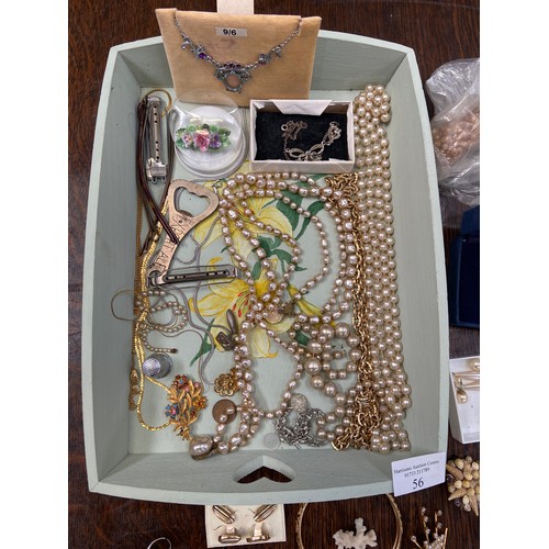 56 - Tray of vintage costume jewellery and dressing table bits and pieces, including imitation pearls, br... 