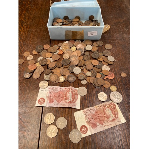 58 - Tub of old coinage, including many Victorian pennies, Shillings etc. Also early 'New' 50p's and 2x T... 