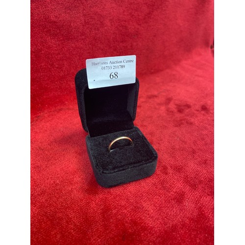 68 - A 9ct gold wedding band - Birm hallmarks 1943, size P - 2 grams
