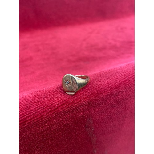 69 - A vintage 9ct gold signet ring set with a diamond - London hallmarks 1964. Size R 6.3 grams