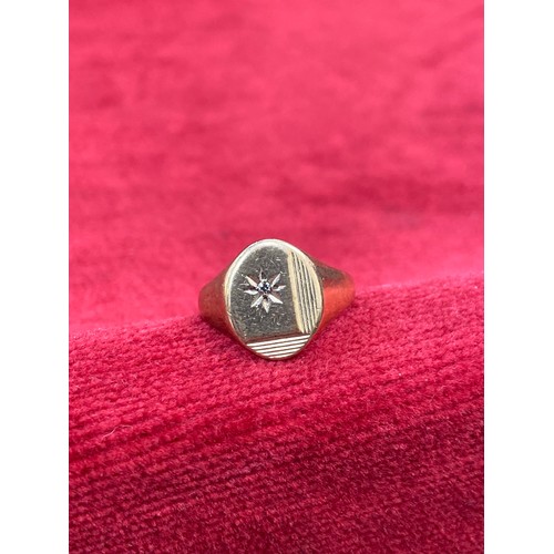 69 - A vintage 9ct gold signet ring set with a diamond - London hallmarks 1964. Size R 6.3 grams