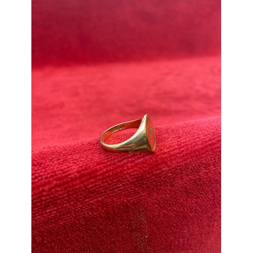 69 - A vintage 9ct gold signet ring set with a diamond - London hallmarks 1964. Size R 6.3 grams