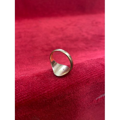 69 - A vintage 9ct gold signet ring set with a diamond - London hallmarks 1964. Size R 6.3 grams
