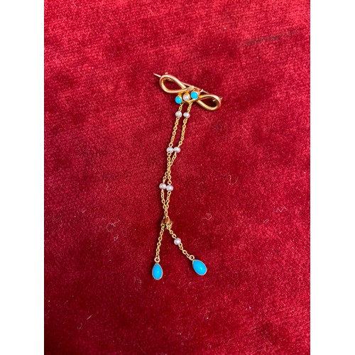70 - A beautiful Victorian gilt metal (untested), turquoise & pearl bow brooch with pearl and turquoise p... 