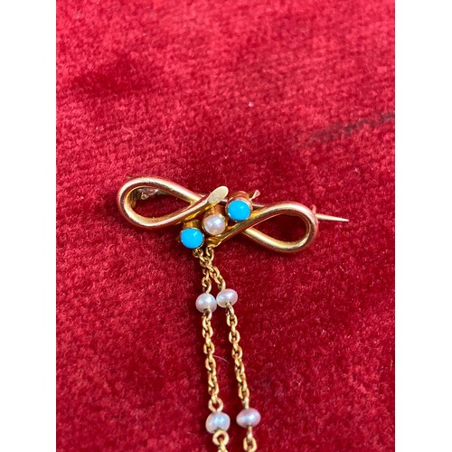70 - A beautiful Victorian gilt metal (untested), turquoise & pearl bow brooch with pearl and turquoise p... 