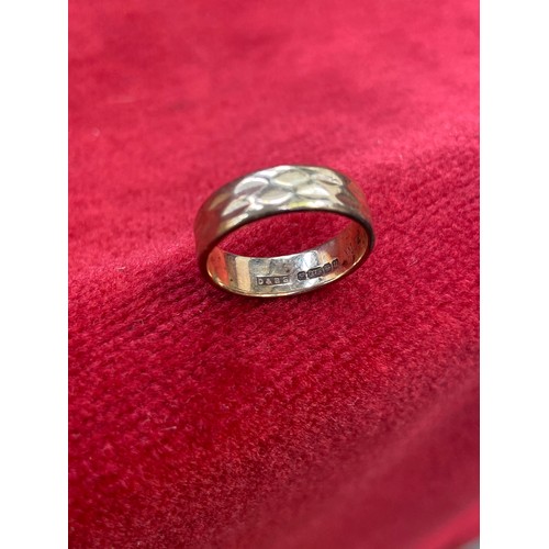 71 - A vintage 9ct gold faceted band ring, Birm hallmark 1969, size M, 3.5 grams