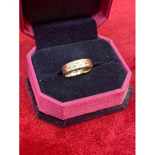 71 - A vintage 9ct gold faceted band ring, Birm hallmark 1969, size M, 3.5 grams