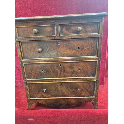 101 - Good quality miniature apprentice piece chest of drawers. Pine & mahogany carcass, with flame mahoga... 